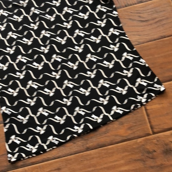 - WHBM Sleeveless Top - Size Large - Picture 10 of 12